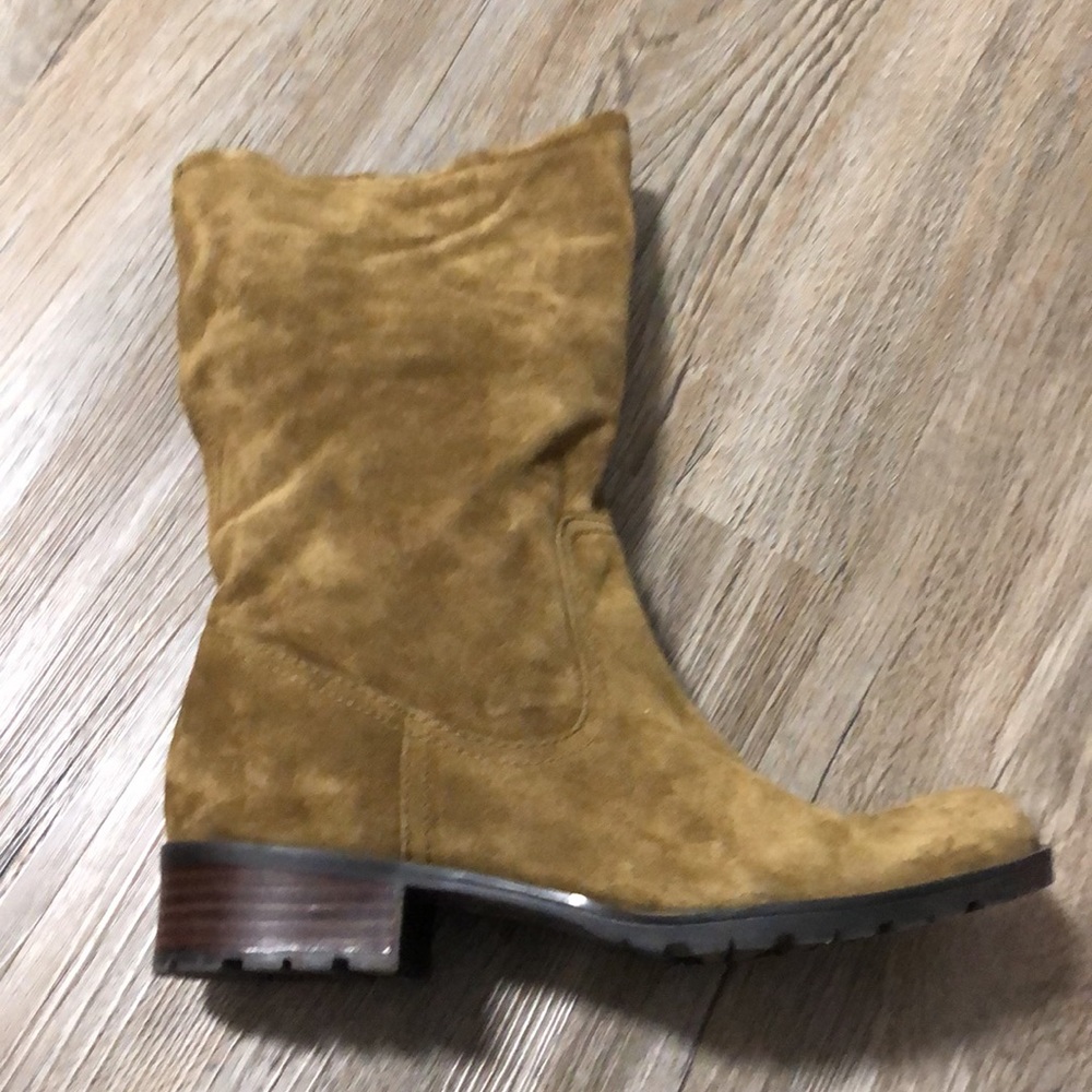 Bandolino Suede Camel Boots